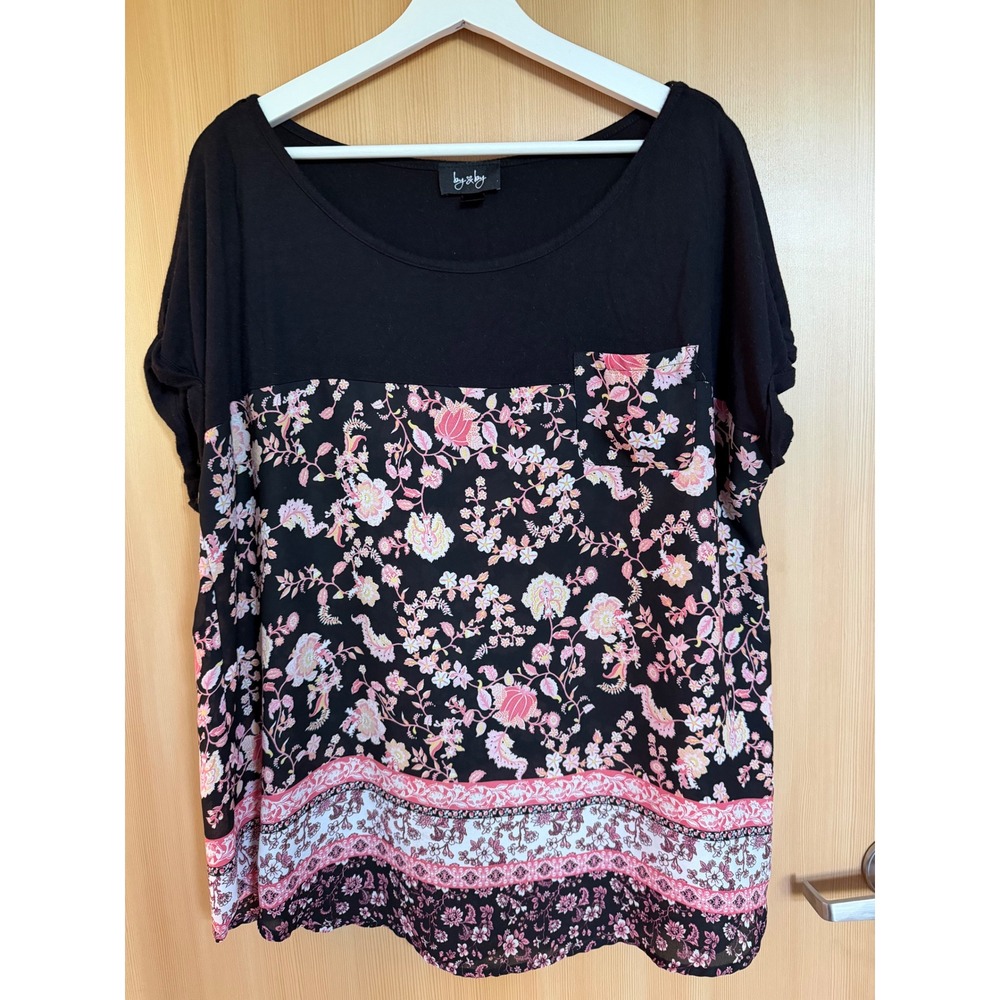 By & By Womens Black Floral Mixed Media Short Sleeve Pocket Top Blouse